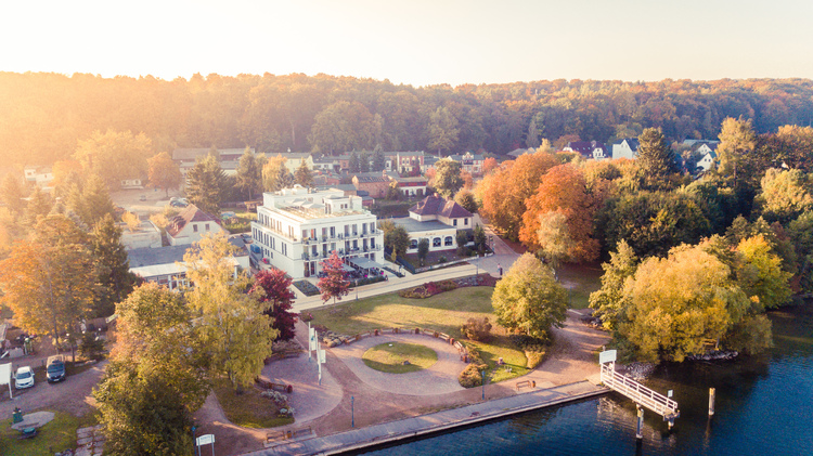 Brandenburger Hotel im Herbst