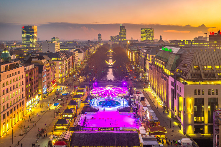 Drohnenaufnahmen des Düsseldorfer Weihnachtsmarkst für Comfort Offices auf der Königsallee