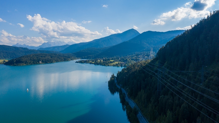 Der Walchensee in Bayern im Sommer 2020